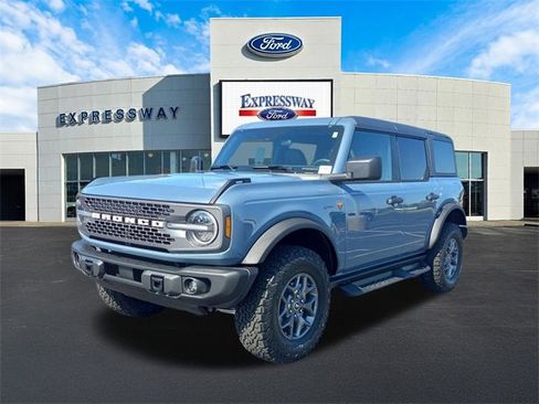 New 2025 Ford Bronco Badlands image 2