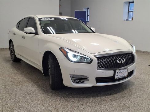 Used 2019 INFINITI Q70 Luxe image 3