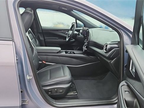 Used 2024 Chevrolet Blazer EV LT image 13