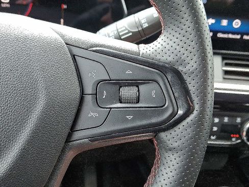 Used 2025 Chevrolet Trax RS w/ Driver Confidence Package image 40