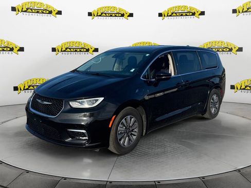 Used 2024 Chrysler Pacifica Limited FWD image 1