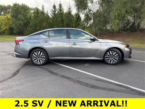 Used 2023 Nissan Altima 2.5 SV image 4