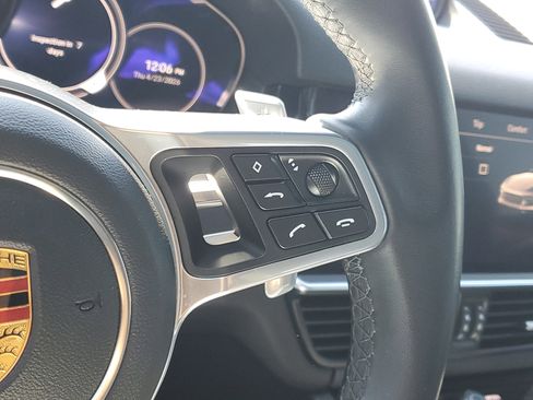 Used 2022 Porsche Cayenne AWD/4WD image 12