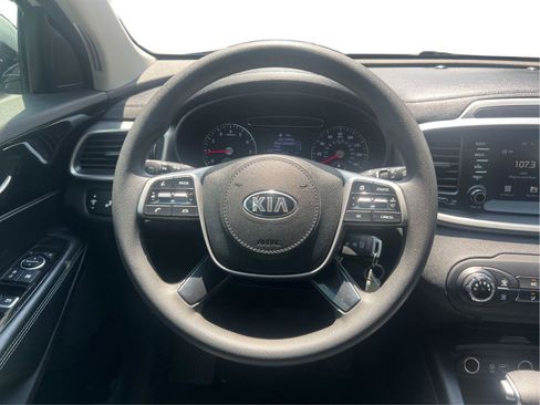 Used 2020 Kia Sorento LX FWD image 17