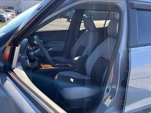 Used 2023 Nissan Kicks SR w/ SR Premium Package FWD image 23