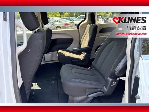 Used 2023 Chrysler Voyager LX FWD image 14