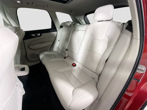 Certified 2024 Volvo XC60 B5 Plus AWD/4WD image 24