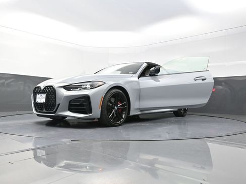 Used 2022 BMW 440i xDrive Convertible w/ Premium Package image 34