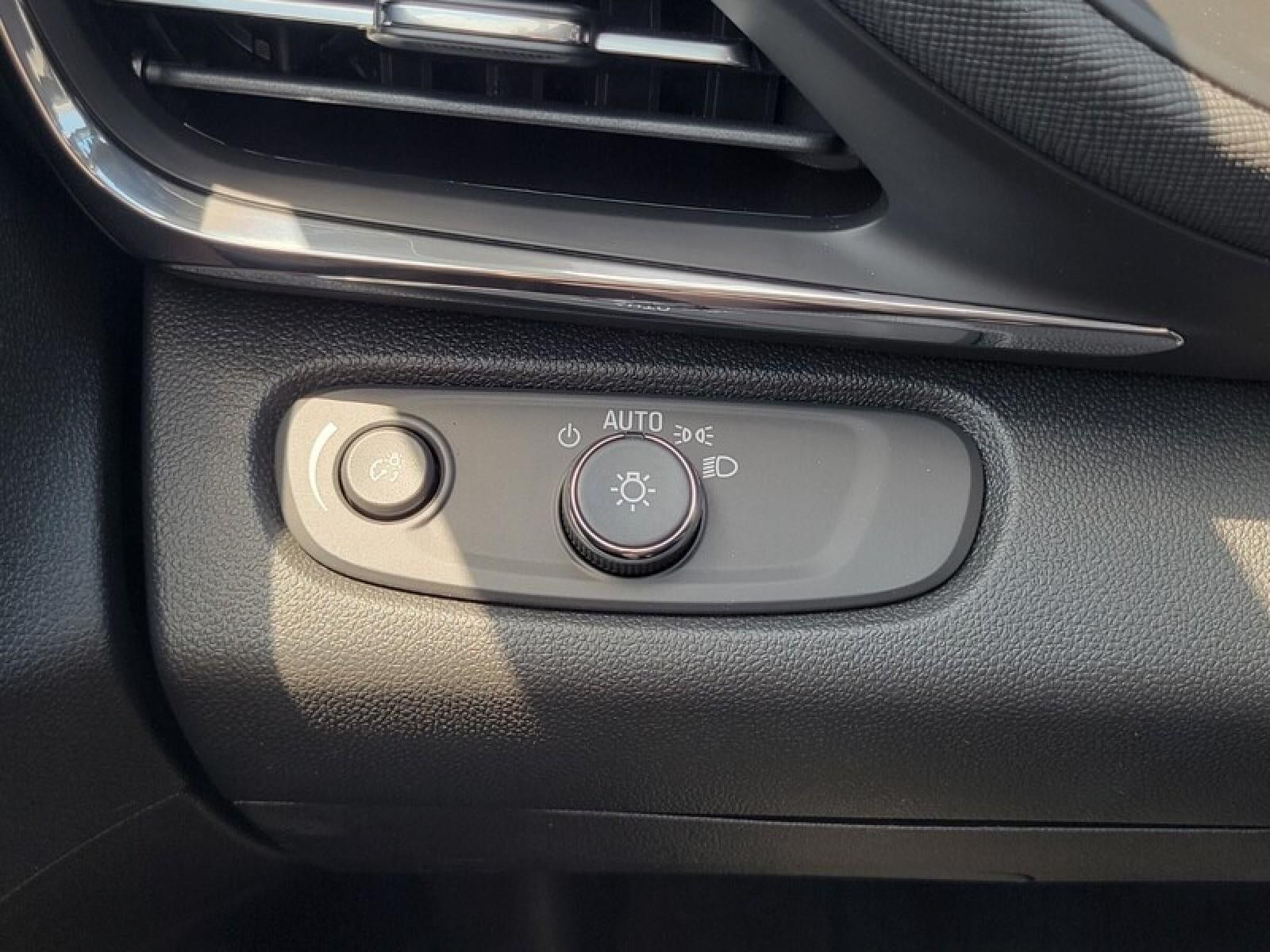 New 2026 Buick Envista Sport Touring w/ Convenience I Package FWD image 18