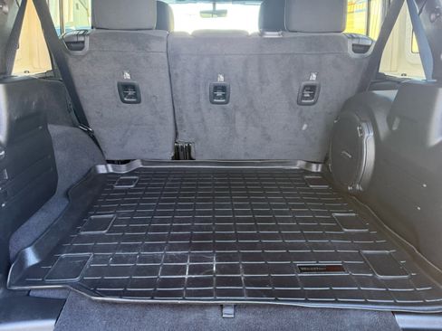 Used 2020 Jeep Wrangler Unlimited Sahara image 6