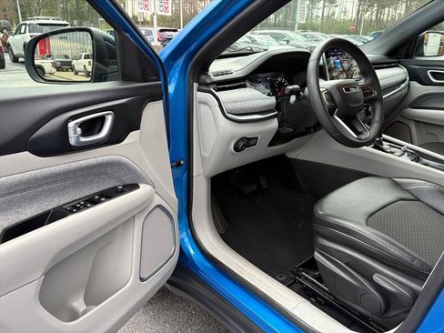 Used 2024 Jeep Compass Latitude image 14