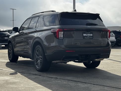 New 2026 Ford Explorer ST-Line w/ ST-Line Street Pack image 8
