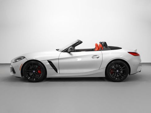 Used 2022 BMW Z4 M40i w/ Premium Package image 2