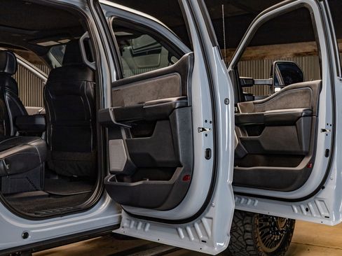 Used 2025 Ford F350 Platinum image 33