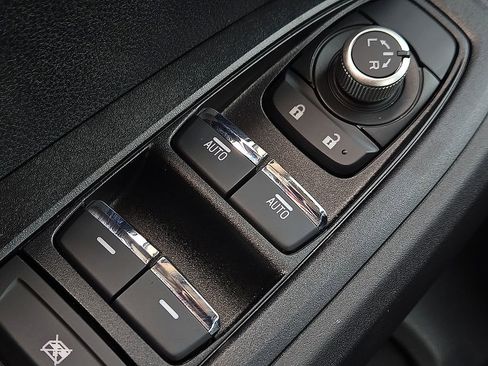 Certified 2025 Subaru Crosstrek 2.5i Limited w/ Crosstrek Mirror Package image 18