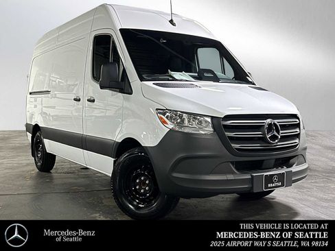 Used 2025 Mercedes-Benz Sprinter 2500 image 1