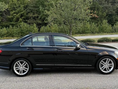 Used 2013 Mercedes-Benz C 250 Sedan w/ Premium 1 Pkg image 9