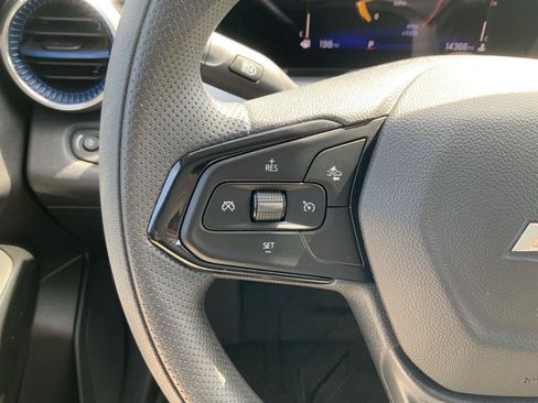 Used 2025 Chevrolet Trax LT FWD image 23