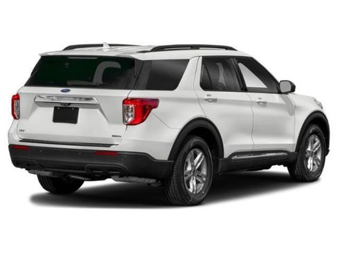 Used 2022 Ford Explorer XLT w/ Equipment Group 202A image 5