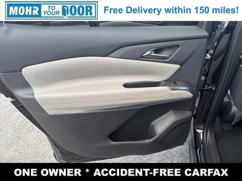 Used 2025 Chevrolet Traverse LT image 32