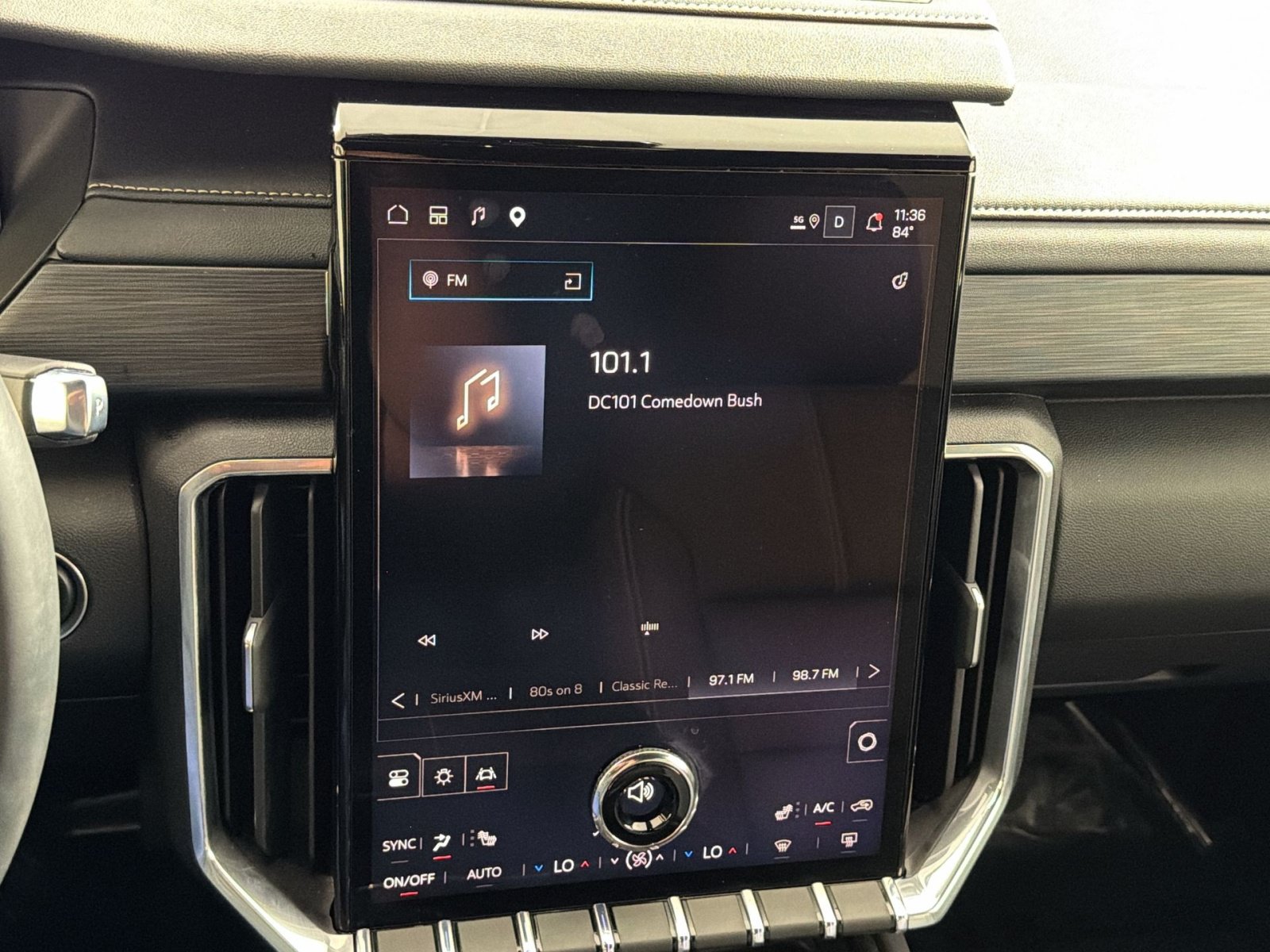 New 2026 GMC Acadia Elevation w/ Elevation Premium Package FWD image 18