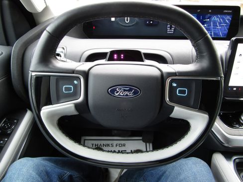 Used 2025 Ford Expedition Platinum w/ Platinum Ultimate Package image 23