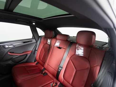 New 2026 Porsche Macan image 32