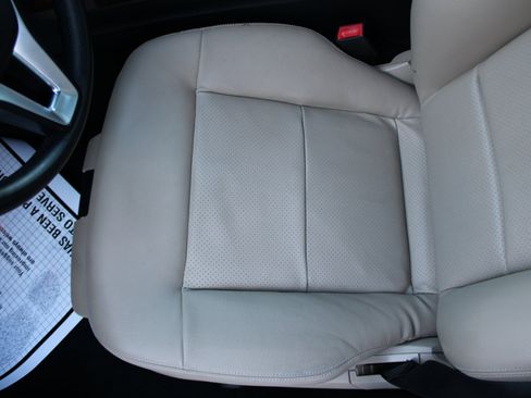 Used 2013 Mercedes-Benz E 350 4MATIC Sedan image 21