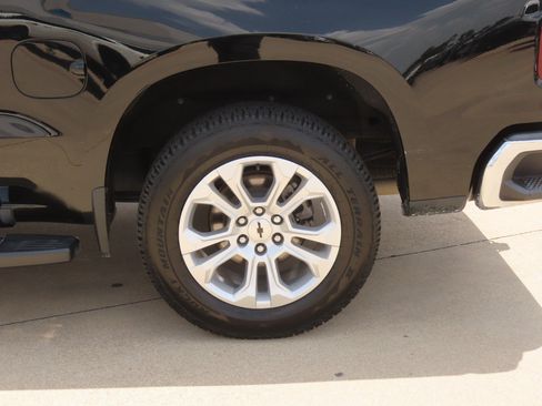 Used 2022 Chevrolet Silverado 1500 LTZ AWD/4WD image 17
