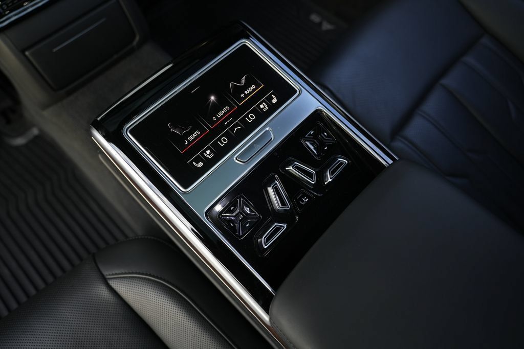 Used 2021 Audi A8 L 4.0T AWD/4WD image 33