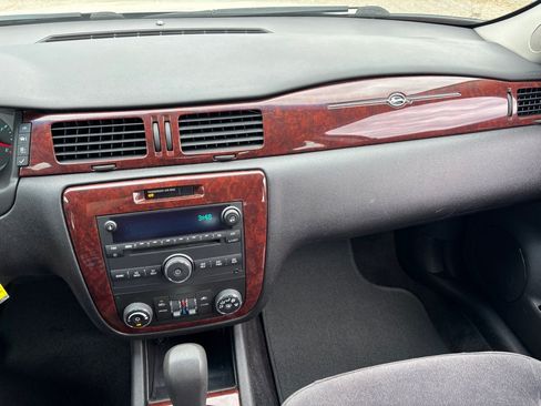 Used 2010 Chevrolet Impala LS FWD image 14