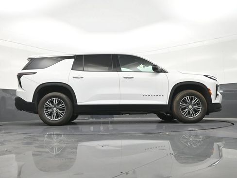 Used 2024 Chevrolet Traverse LS FWD image 28