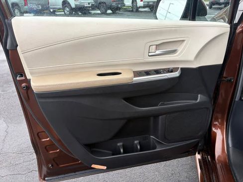 Used 2024 Toyota Sienna XLE FWD image 18