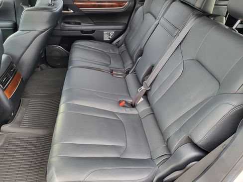 Used 2016 Lexus LX 570 4WD image 9