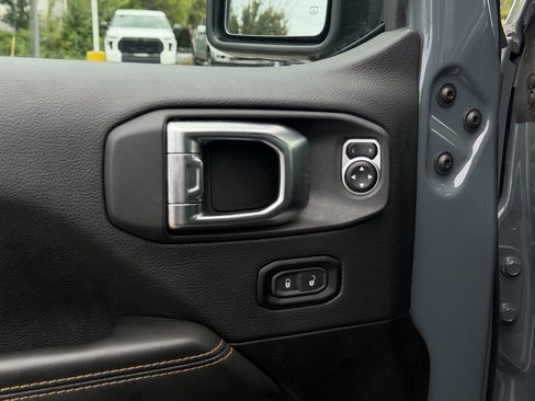 Used 2025 Jeep Wrangler Unlimited Sahara w/ Safety Group AWD/4WD image 15