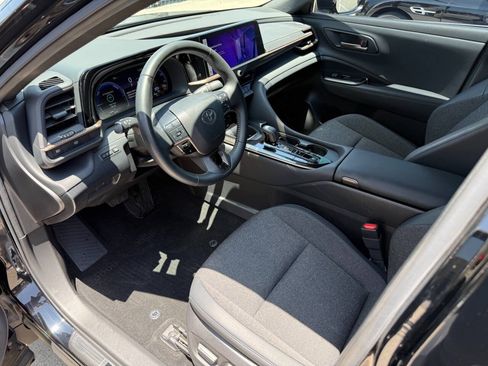 Used 2024 Toyota Crown AWD/4WD image 23