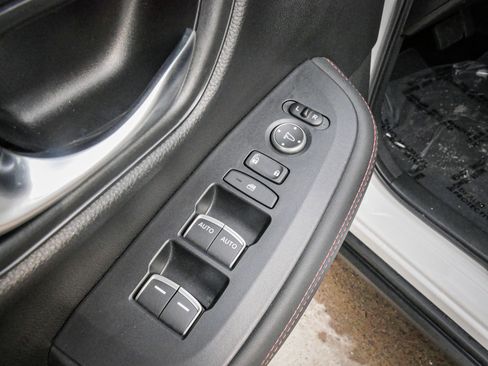 Certified 2025 Honda HR-V Sport image 15