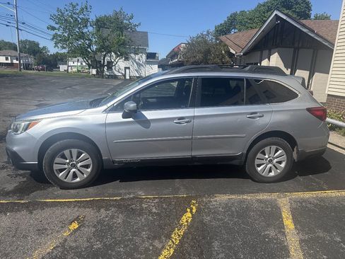 Used 2016 Subaru Outback 2.5i Premium AWD/4WD image 3