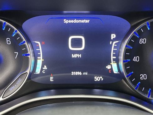 Used 2025 Chrysler Pacifica Select FWD image 15