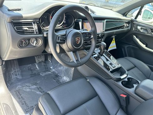 New 2025 Porsche Macan image 4