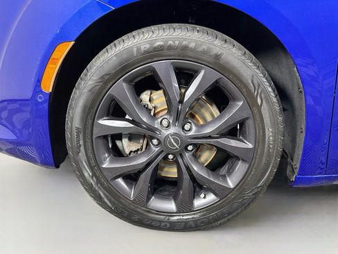 Used 2018 Chrysler Pacifica Touring-L Plus w/ Advanced Safetytec Group FWD image 38