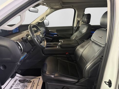 Used 2025 Ford Expedition Max Platinum AWD/4WD image 30