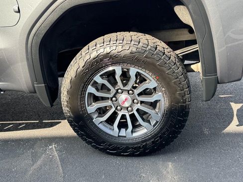 Used 2021 GMC Sierra 1500 AT4 w/ AT4 Premium Package AWD/4WD image 10