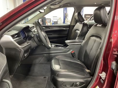 Used 2023 Jeep Grand Cherokee L Limited image 9