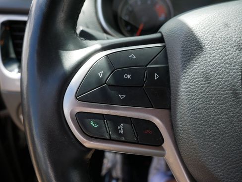 Used 2019 Jeep Cherokee Limited AWD/4WD image 28
