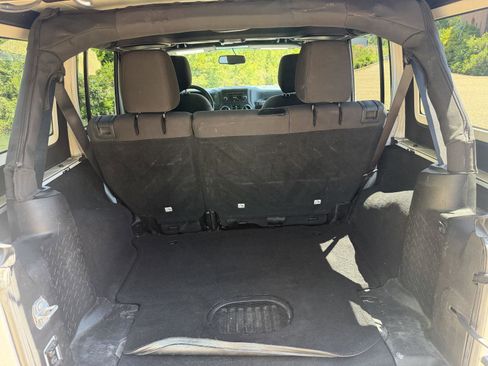 Used 2018 Jeep Wrangler Unlimited Sport S AWD/4WD image 16
