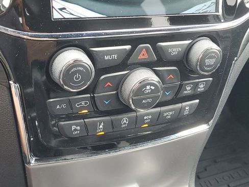 Used 2021 Jeep Grand Cherokee Altitude AWD/4WD image 29