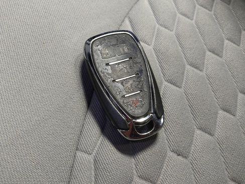 Used 2020 Chevrolet Equinox LT image 32