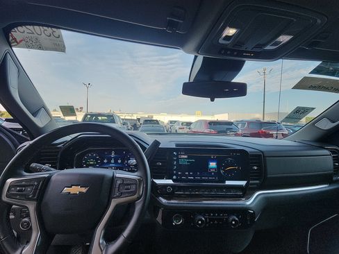 Used 2023 Chevrolet Silverado 1500 LT AWD/4WD image 17