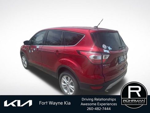 Used 2017 Ford Escape SE FWD image 3